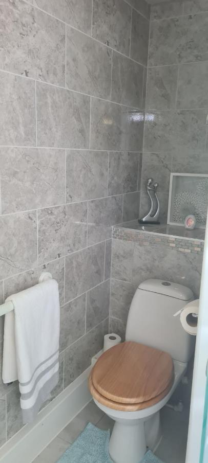 Parc Lodge Guesthouse Bridgend  Ngoại thất bức ảnh