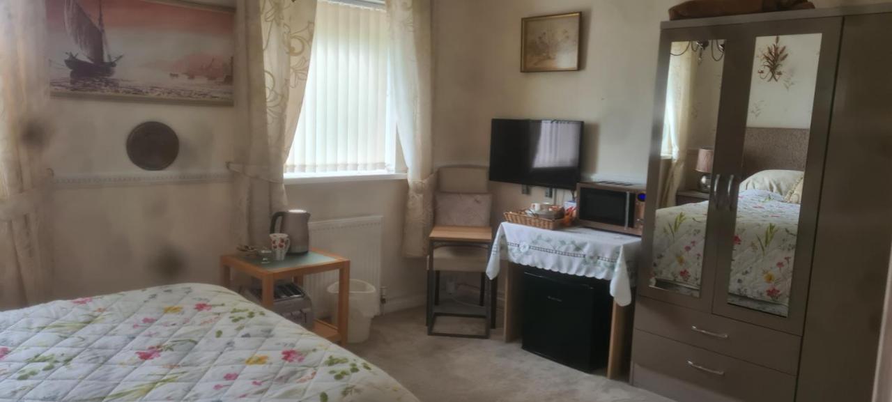 Parc Lodge Guesthouse Bridgend  Ngoại thất bức ảnh