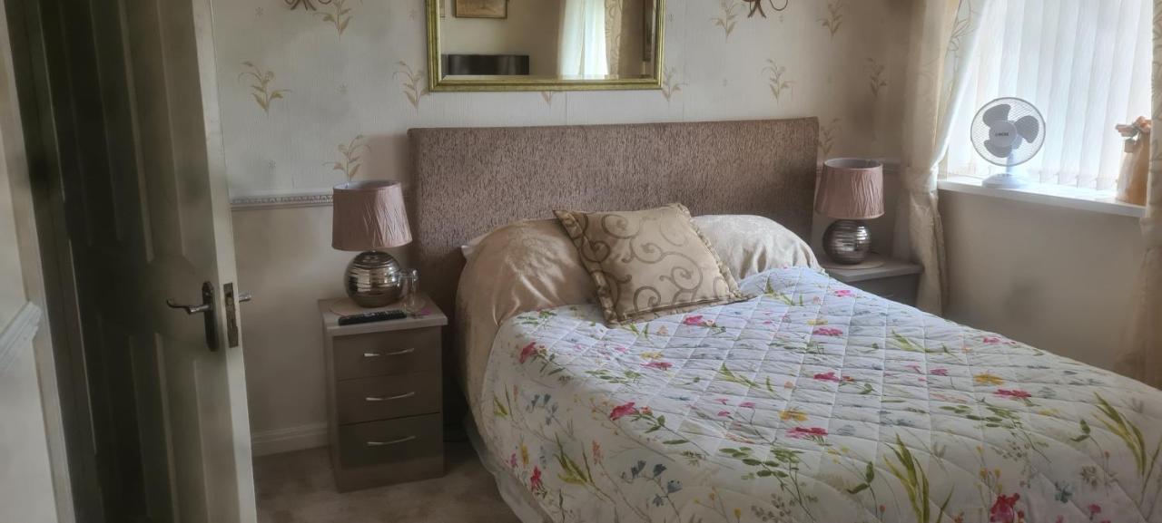 Parc Lodge Guesthouse Bridgend  Ngoại thất bức ảnh