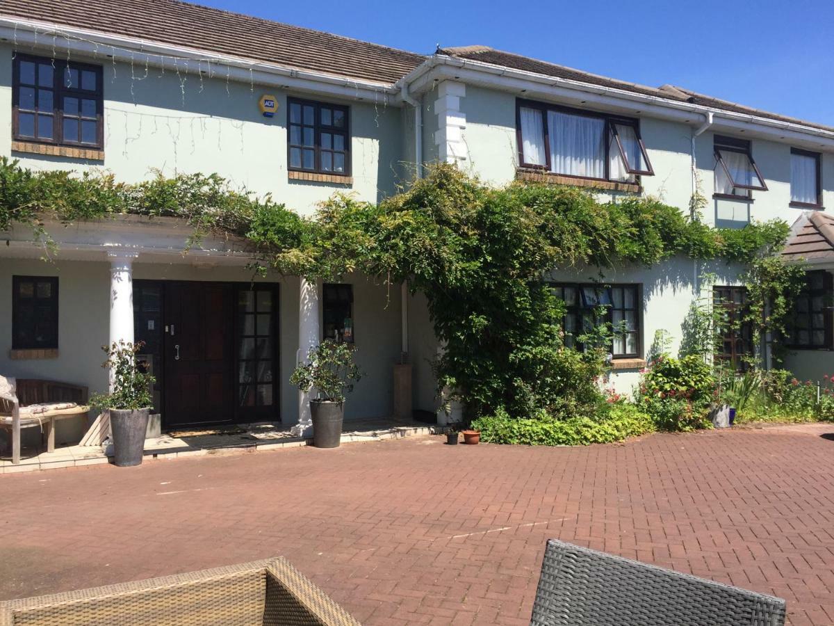 Parc Lodge Guesthouse Bridgend  Ngoại thất bức ảnh